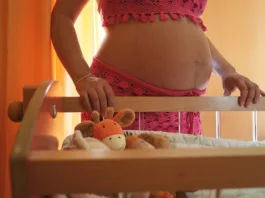 ZAPETLJANO: Spavala sa BLIZANCIMA, zatrudnela, ne zna KO JE OTAC!