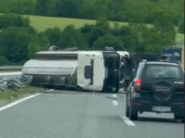 Prevrnula se cisterna na autoputu BL-DO
