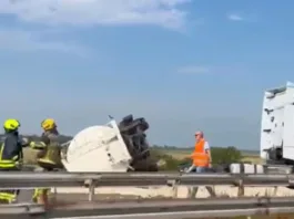 VIDEO: Prevrtanje cisterne blokiralo autoput