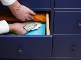 SPREMAJU SE ZA NAJGORE: Ljudi gomilaju gotovinu